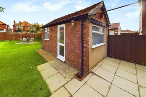 Outbuilding / Cra...