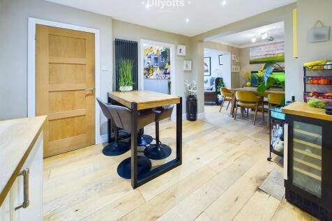 Kitchen / Dining ...