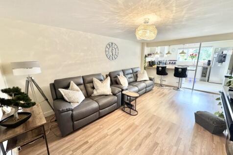 Open Plan Lounge ...