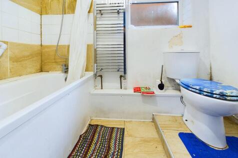 Flat 1 Bathroom