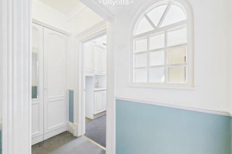Private Entrance ...