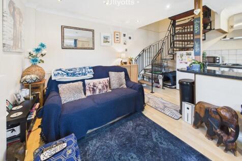 Lounge / Kitchen
