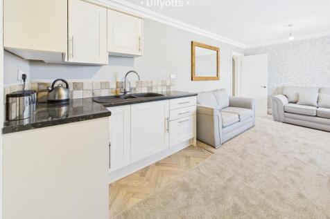 Lounge / Kitchene...