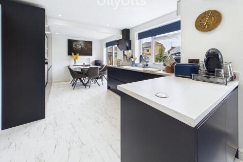 Kitchen / Dining ...