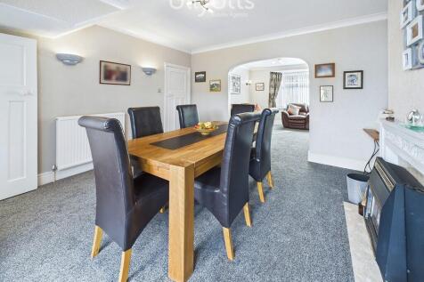 Lounge / Dining R...
