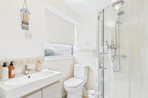 Downstairs Shower...