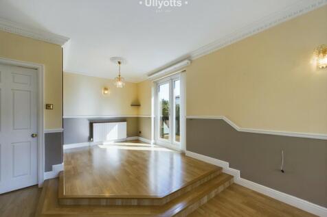 Raised Dining Are...