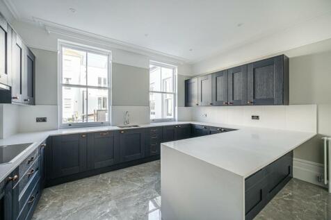 FLAT 4