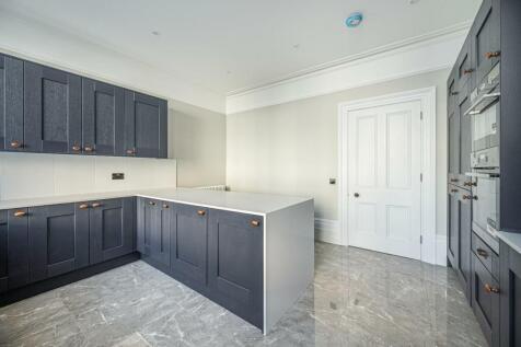 FLAT 4