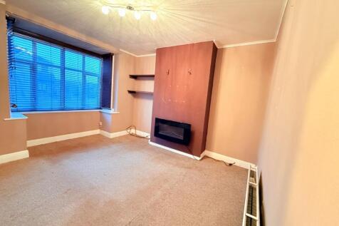 366 Bexhill Road lounge.JPG