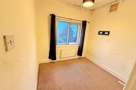 366 Bexhill Road bed.JPG