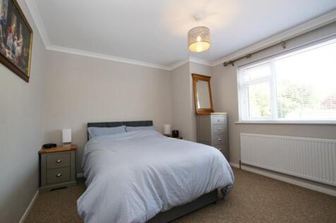 bedroom 1.JPG
