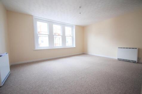 6, Hyde Court 32-34 Grove Road Lounge.JPG