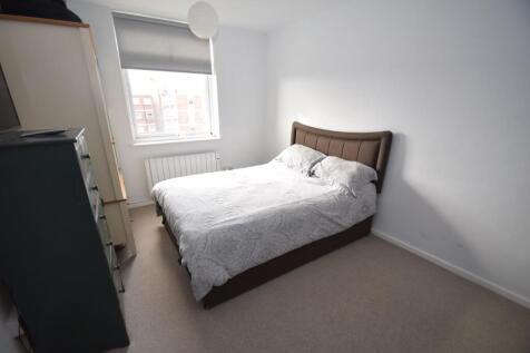 27 Arlington House bedroom.JPG