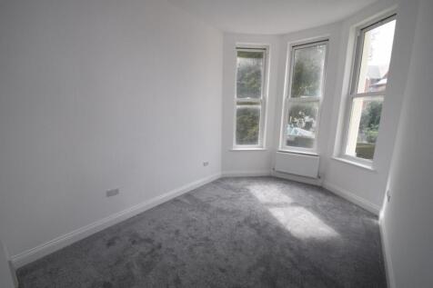 2  Beauchamp Court bed 1.jpg