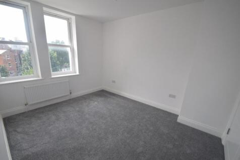 4  Beauchamp Court bed 2.JPG