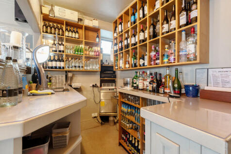 Open plan bar/ser...