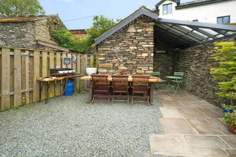 Garden/Dining Are...