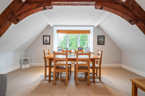 Dining Area in Lo...