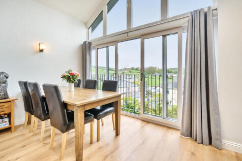 Open-Plan Living/...