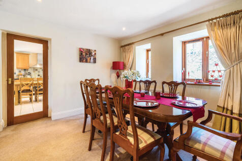 Lounge / Dining R...