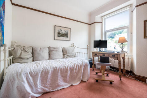 Bedroom 2/Office