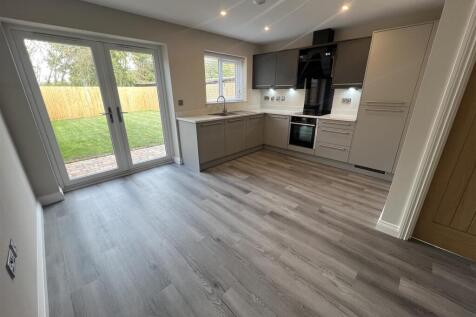 2 - Kitchen.JPG