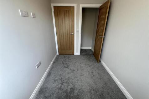 9 - Bed 3.JPG