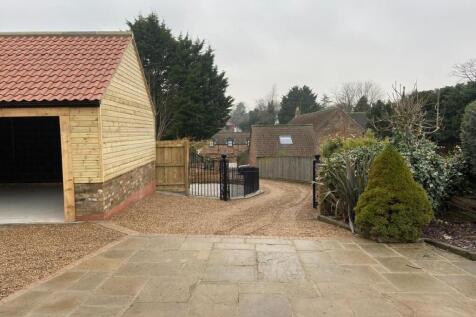 GARAGE EXTERNAL 2.jpg
