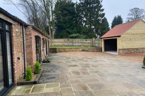 GARAGE EXTERNAL.jpg