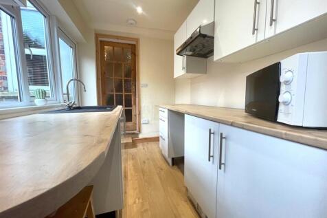 Kitchen 2.jpg