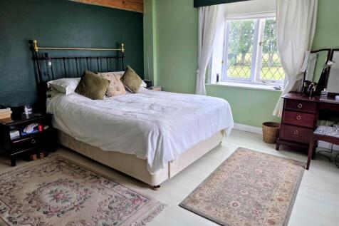 Bedroom 1.jpg