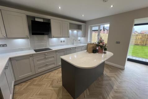 2 - Kitchen.jpg