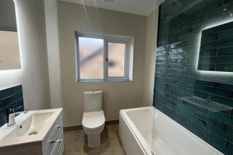 9 - Bathroom.jpg