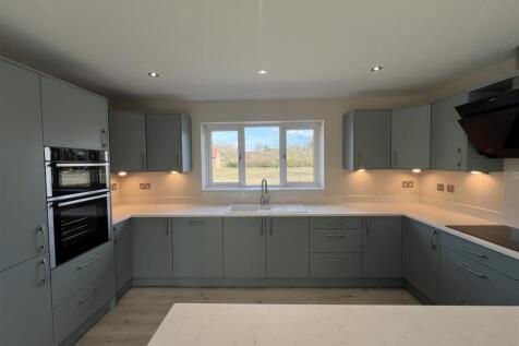 3 - Kitchen.jpg