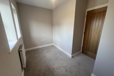 11 - Room 4.jpg