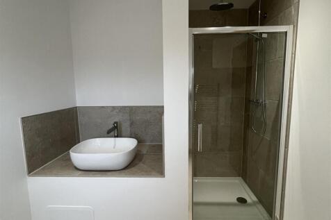 7 - Ensuite.JPG