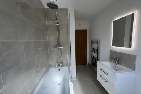 12. Bathroom.JPG