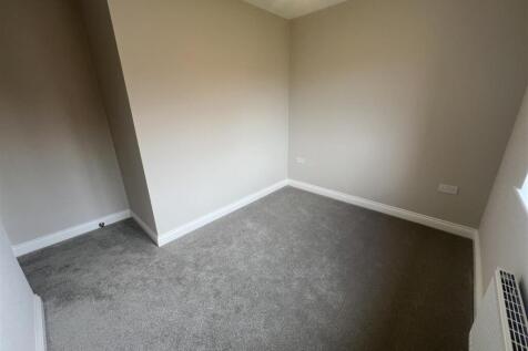13. Bed 3.JPG