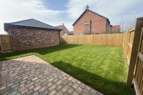16. Rear Garden.JPG