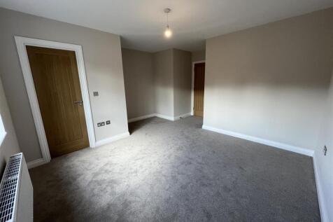 6 Bed 1.JPG