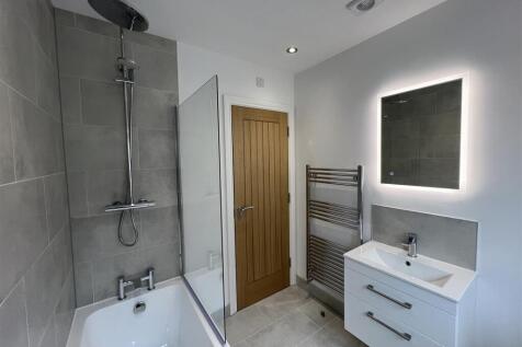 9 Bathroom.JPG