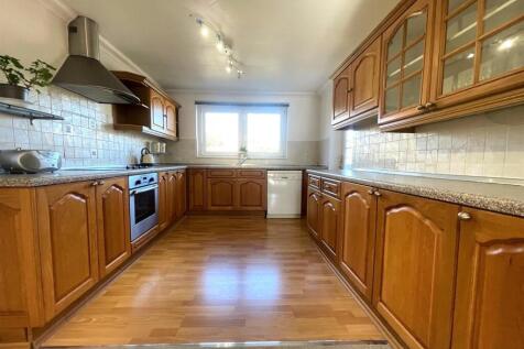 Kitchen 1.jpg