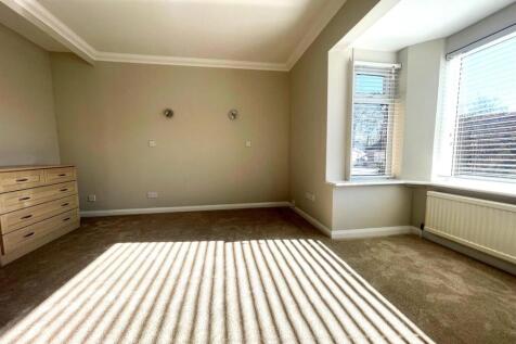 Bedroom 1 (2).jpg