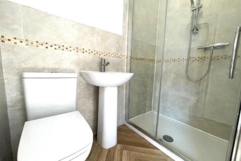 Ensuite 1.jpg