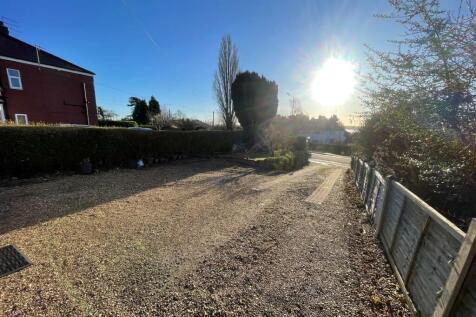 Front Driveway.jpg