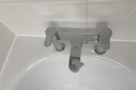 F bathroom 2.JPG
