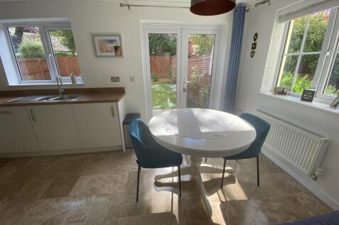 kitchen dining.jpg