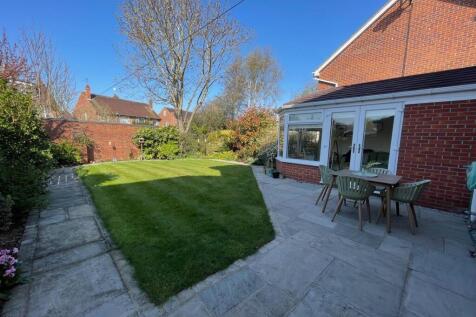 Rear Garden 1.jpg
