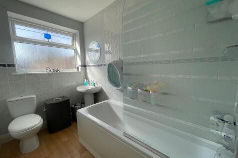 Bathroom 1.jpg
